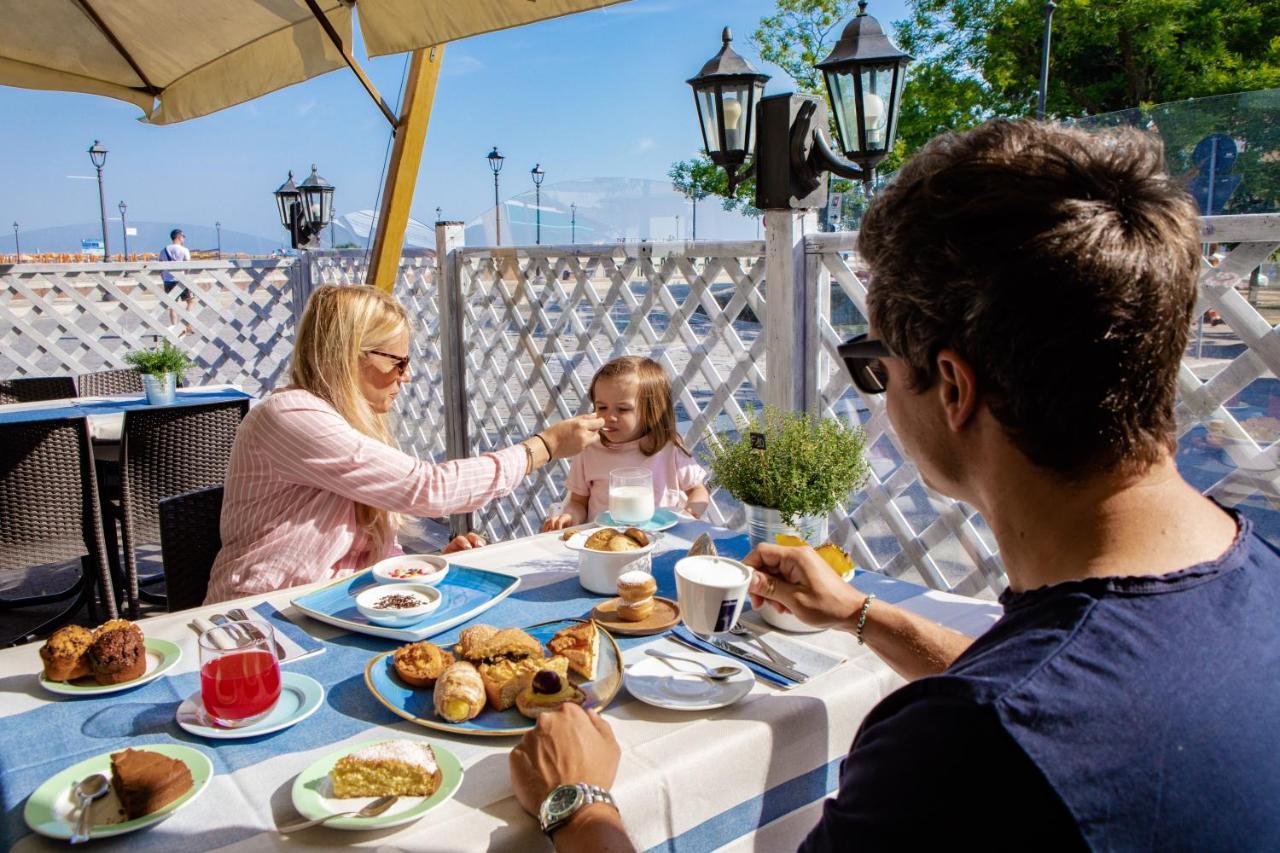 Miramare Hotel Ristorante Convegni 체제나티코 외부 사진