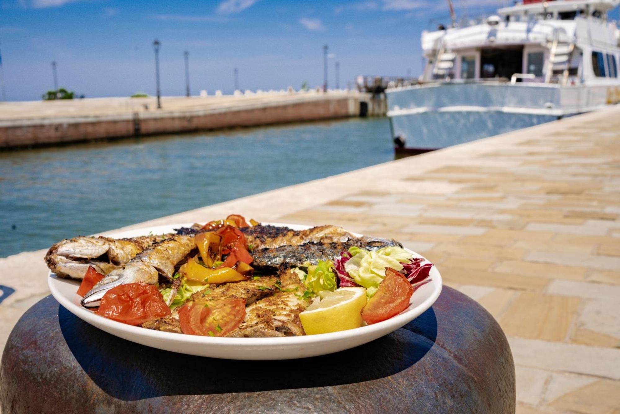 Miramare Hotel Ristorante Convegni 체제나티코 외부 사진